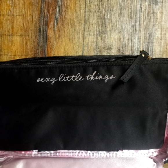 Victoria's Secret Undies and Bra Travel Case with Zip Pouch - Picture 7 of 7